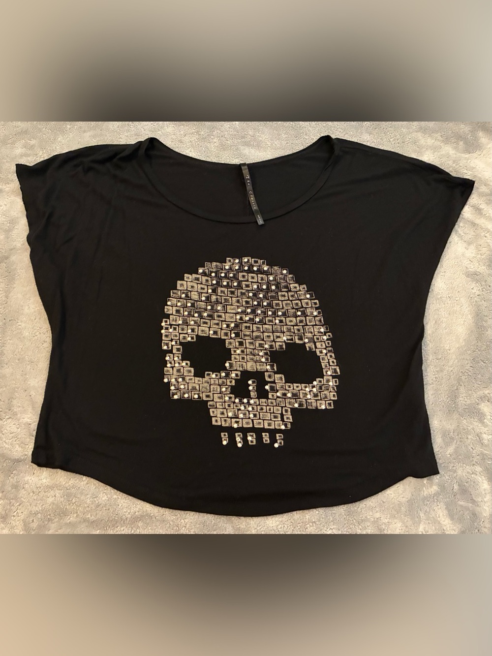 Women’s The Classic Brand Black Short Sleeve Top with Silver Skull Studs Size L